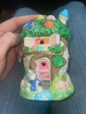 Vintage 2002 ceramic Easter house